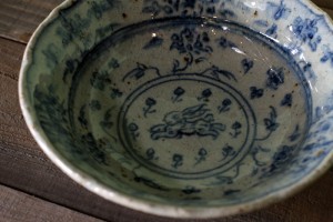 イム・サエム　染付ウサギ唐草文鉢　12,600円（税込）