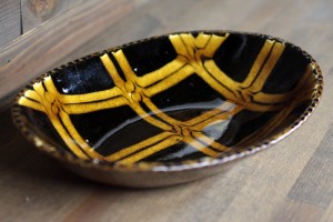 十場 天伸　スリップウェア楕円鉢　3,990円（税込）