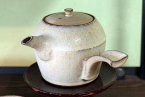 二川 修　急須（横手）白　10,500円（税込）