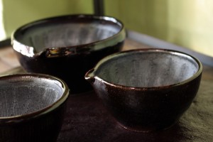 城 進　黒アメ釉すり鉢　中　5,250円（税込）／小　3,675円（税込）／くし目　3,675円（税込）