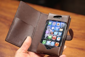 TIHAKU　iPhoneケース　8,400円（税込）