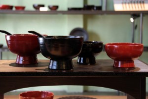 土井 宏友　欅 時代椀 黒・朱　各21,000円（税込）／欅 秀衡椀 小 黒根来・根来　各13,650円（税込）