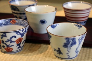 萌窯　そば猪口（人物山水・こま文・更紗・梅唐草・赤しま）　各3,150円（税込）