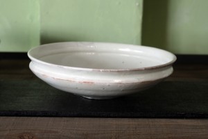 荒賀 文成 粉引六寸馬たらい皿 3,780円(税込) 荒賀 文成 粉引六寸馬たらい皿 3,780円(税込)