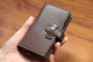 TIHAKU　iPoneケース　8,400円（税込）