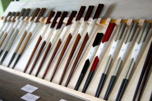 土井 宏友　ひのき 五角形箸 ふき漆（ナタ割手鉋仕上げ）男膳・女膳　各3,675円（税込）