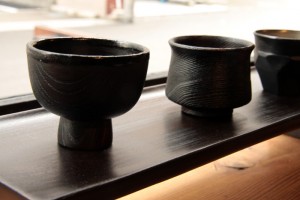 土井 宏友 欅 布着せ ふき漆 合鹿型ぐいのみ 10,500円(税込)/タモ ぐいのみ ふき漆 6,300円(税込) 土井 宏友 欅 布着せ ふき漆 合鹿型ぐいのみ 10,500円(税込)/タモ ぐいのみ ふき漆 6,300円(税込)