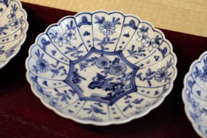 萌窯　菊形五寸皿（芙蓉手）　5,250円（税込）