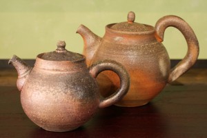 村島 順　ポット型急須（大）　12,600円（税込）／小品ポット型　10,500円（税込）