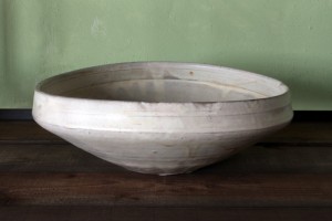 荒賀 文成　ワラ粉引馬たらい大鉢　12,600円（税込）