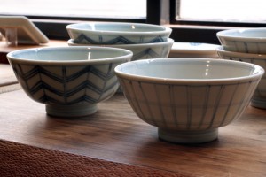 藤塚 光男　飯碗 矢羽根文　3,990円（税込）／格子文 飯碗（大）　3,360円（税込）