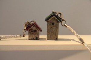 土井 宏友　小屋シリーズ 根付 スズ（内に鈴）　4,725円（税込）