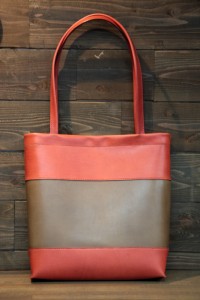 TIHAKU　2色トート（赤）　42,000円（税込）