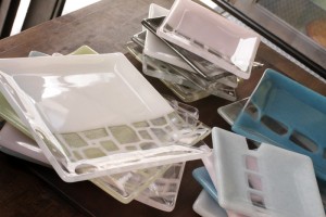 サブロウ　角皿（中）5,250円・（小）3,150円　共に税込