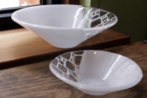 サブロウ　丸深鉢　白（大）12,600円・（中）5,250円　共に税込